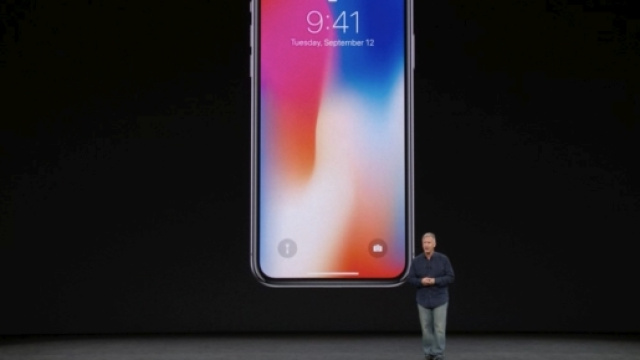 "iPhone X" svelato ai fan del 'melafonino' della Apple