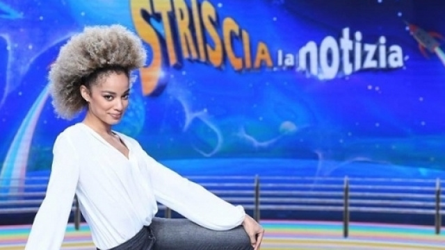 L'afro asiatica Mikaela Neaze sar&agrave; una delle veline di Striscia la notizia