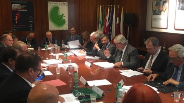 Pensioni, l'ipotesi governativa per l'APE donna