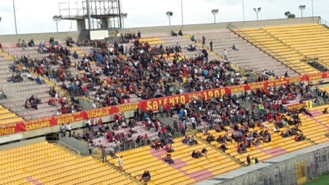 Pochi spettatori per Lecce- Rende.