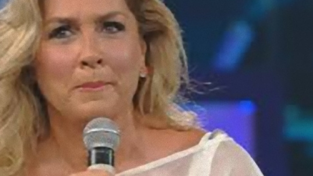 Romina Power d&agrave; un piccolo dispiacere ai fan italiani.