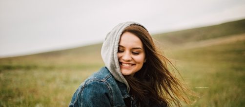 live your life to the fullest by being happy | Free for commercial use | Photo via Pexels, pixabay.com