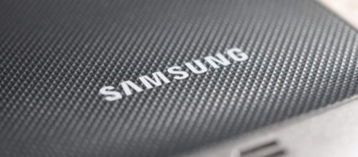 Samsung will launch a foldable display handset in 2018/Photo via opopododo, Flickr