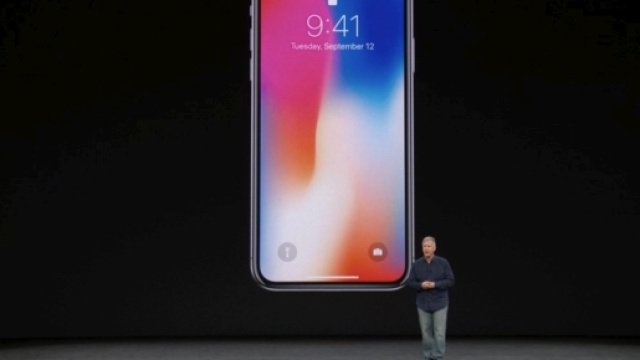 E' stato presentato il nuovo device della Apple, 'iPhone X'