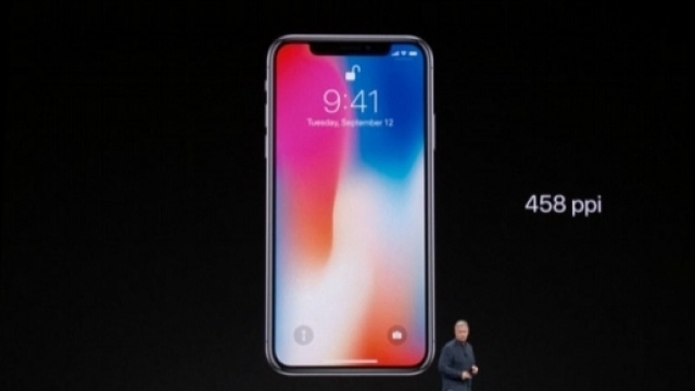 iPhone X: montano le polemiche sul Face ID - dailymail.co.uk