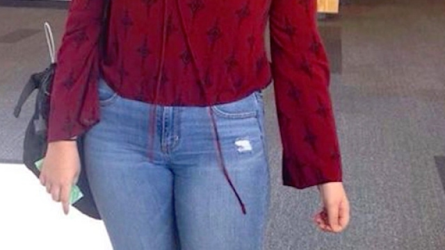 Troppo procace a scuola, insegnante la manda dal preside