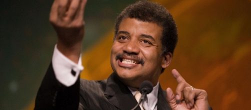 Conversation between Neil deGrasse Tyson and an Evolutionary Biologist