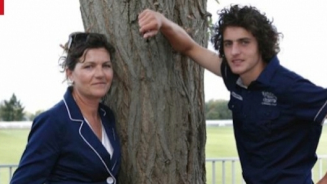 La m&egrave;re, le fils et le Saint Emery !