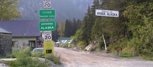 Border between Canada and USA (Credit &ndash; Tdevries &ndash; Wikimedia Commons)