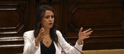 In&eacute;s Arrimadas en el parlamento catal&aacute;n