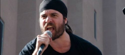 Nando Moura confronta Whindersson Nunes ap&oacute;s not&iacute;cia de aprova&ccedil;&atilde;o de incentivo fiscal para filme sobre vida do humorista