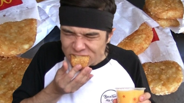 Abbuffata record in una manciata di minuti: l'impresa dello youtuber Stonie
