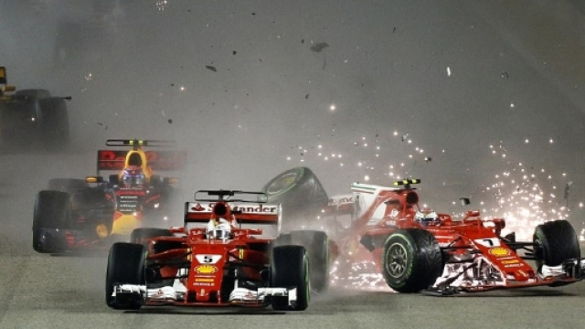 Hamilton wins in Singapore after Vettel crashes out | Daily Mail ... - dailymail.co.uk