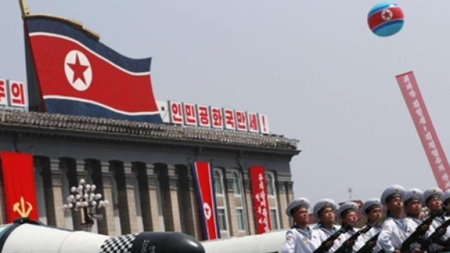 Kim mostra i missili in parata, ma non testa l'atomica. Per ora - avvenire.it