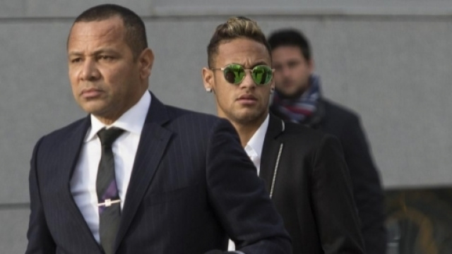 Neymar Junior a fr&ocirc;l&eacute; la mort &agrave; l'&acirc;ge de quatre mois lors d'un accident de voiture avec son p&egrave;re, Neymar Senior.