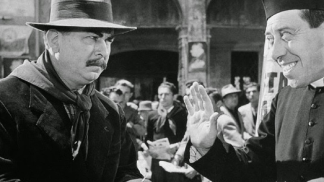 Una scena di un film con Peppone e Don Camillo