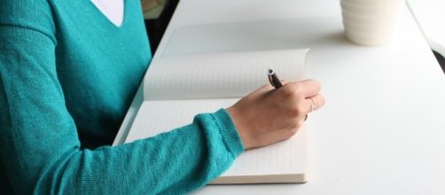 A new study found that expressive writing can help chronic worriers/Photo via tanvimalik, Pixabay