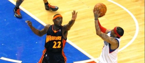 Anthony Morrow contesting Allen Iverson&rsquo;s shot &copy; https://www.flickr.com/photos/kevinwburkett/