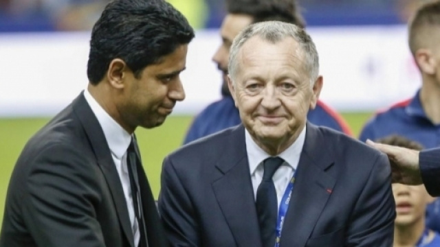 Aulas sourit jaune apr&egrave;s la d&eacute;faite de l'OL hier soir au Parc des Princes face au PSG.