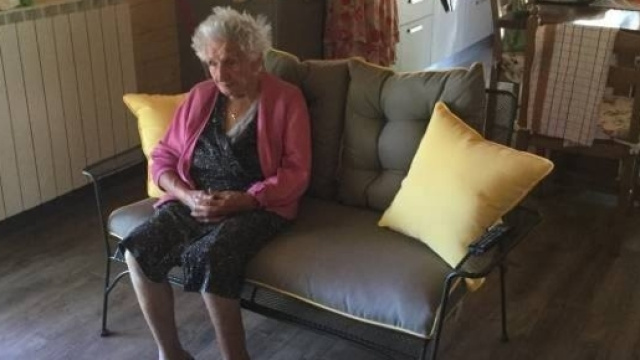 Giuseppina Fattori, a 95 anni sotto sfratto in un paesino colpito dal sisma perch&eacute; 'abusiva'. Foto: Facebook.