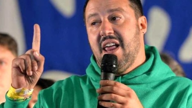 Salvini cambia il simbolo della Lega e rilancia: "In pensione a 60 ... - today.it