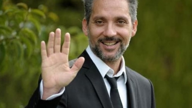 Uomini e Donne, trono over: Beppe Fiorello - napolitoday.it