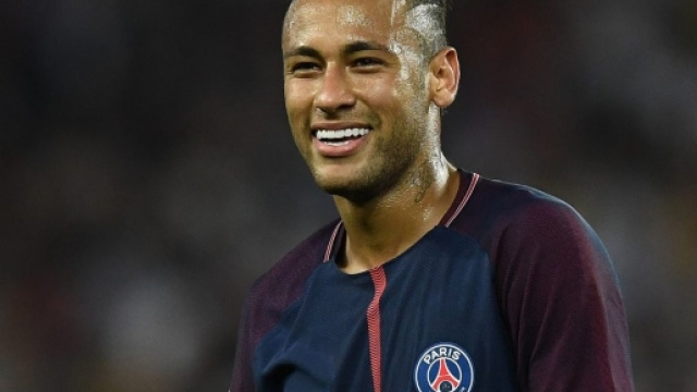 VIDEO - Neymar fait m&ecirc;me pleurer les supporters du PSG - LE BUZZ - eurosport.fr