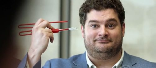 Bobby Moynihan in Me, Myself & I trailer (Source: TV PROMO 360 via YouTube)