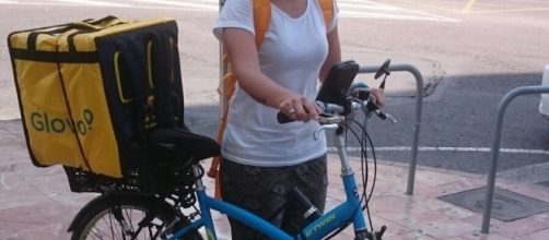 Con bici propia y caja alquilada, as&iacute; sortean las calles