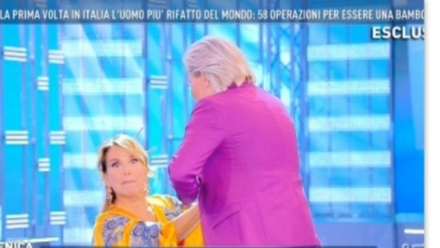 Barbara D'Urso corteggiata da Rodrigo Alves