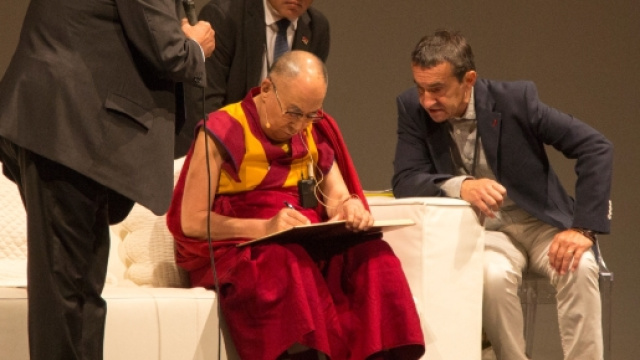 Il Dalai Lama a Palermo ha ricevuto altre due cittadinanze onoraria