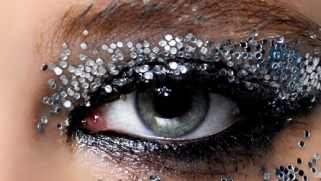 Make up glitter il trucco che illumina - Grazia.it - grazia.it