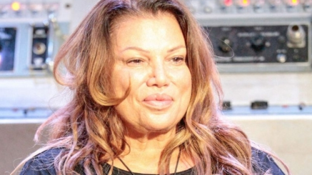 Serena Grandi confessa di aver avuto un flirt con Pino Daniele