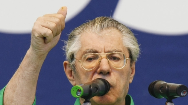 Umberto Bossi ricoverato in ospedale per aritmie cardiache - huffingtonpost.it