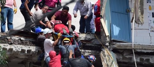 Buildings sway and people panic as 7.1 magnitude earthquake strikes Mexico [Image via Youtube/The Telegraph]