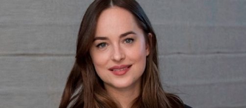 Dakota Johnson, Image via YouTube/Golden Globes