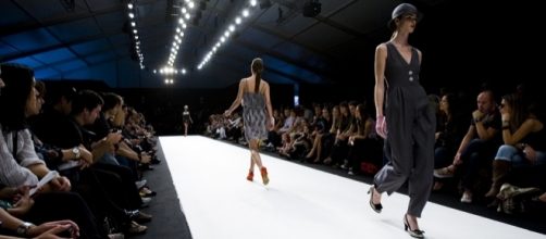 Models on a catwalk - Jos&eacute; Goul&atilde;o via Wikimedia Commons