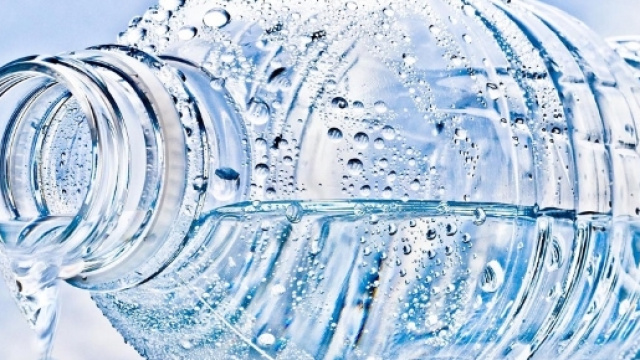 Acqua minerale naturale contaminata da batterio killer