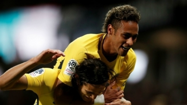 Neymar et Cavani, guerre d'ego, de prime et course au ballon d'or...