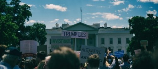 Anti-Trump protesters outside the White House. / [Image by Mike Maguire via Flickr, CC BY 2.0]