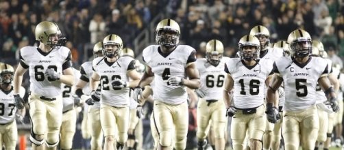 Army likes to run. US Army Football via Wikimedia Commons