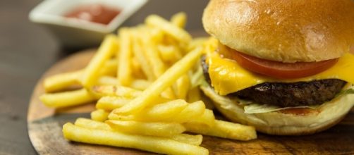 Best Labor Day restaurants deals - [Image via Pixabay]