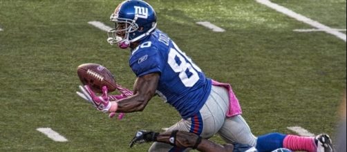 Victor Cruz makes the catch [Image by KatVitulano Photos|Flickr| Cropped | CC BY-ND 2.0 ]