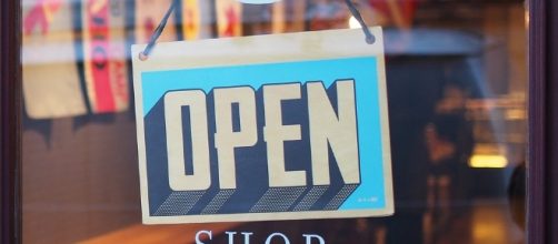 What's open on Labor Day 2017? [Image via Pixabay]