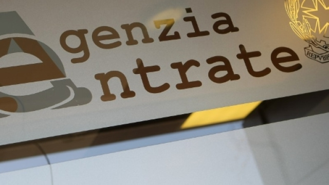 False lettere dell'Agenzia delle Entrate nella cassetta postale ... - fanpage.it