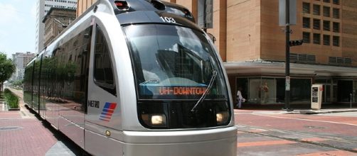 Houston Light Rail Train (eschipul wikimedia commons)