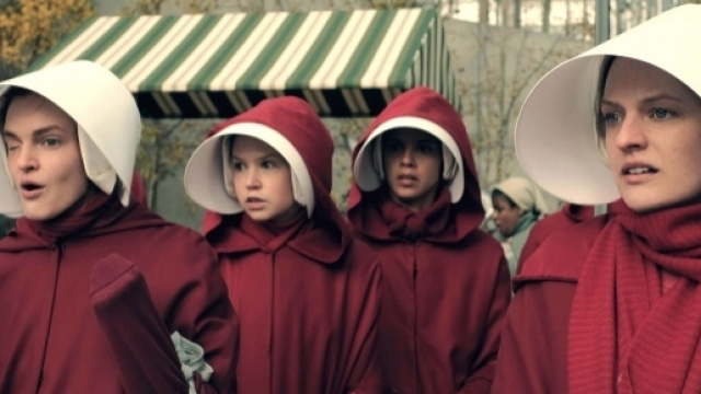 La condition f&eacute;minine, sujet majeur de The Handmaid's Tale. (HULU).