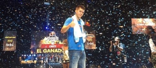 Chuty conquistando el bicampeonato nacional de la batalla de los gallos