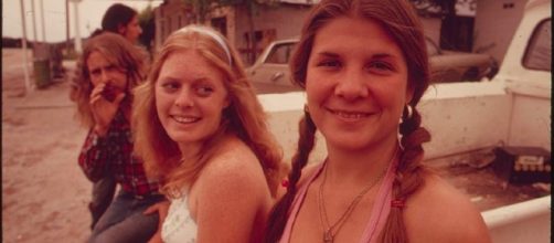File:GROUP OF TEENAGERS IN THE TOWN OF LEAKEY, TEXAS, NEAR SAN ANTONIO - NARA - 554898.jpg- Wikimedia Commons