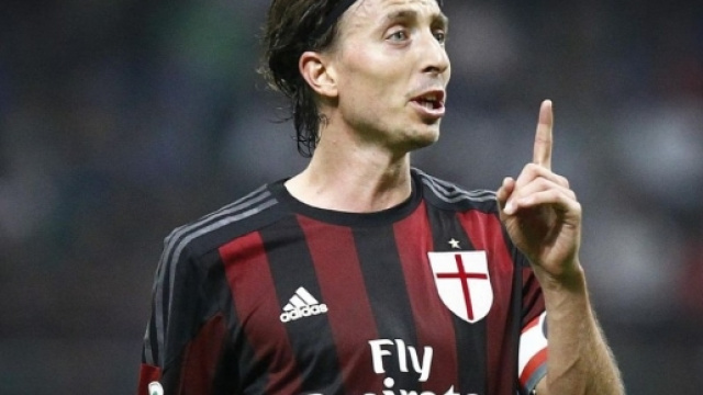 Infortunio Montolivo: distorsione al ginocchio per il calciatore ... - superscommesse.it